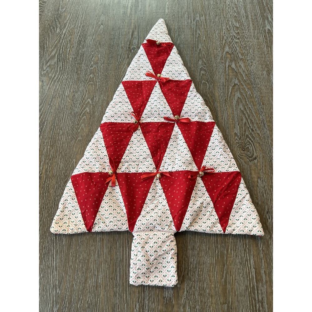 Vintage Christmas Tree Quilted Fabric Wall Hanging Handmade 28”x19” White‎ Red